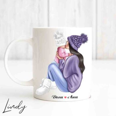Персонализирана чаша за подарък "Майка с бебе момиче със зимни шапки"