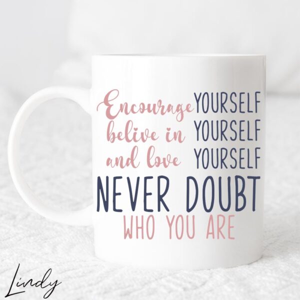 Чаша за подарък с надпис never doubt who you are
