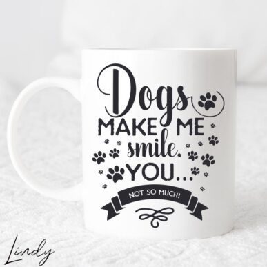 Чаша за подарък с надпис "Dogs make me smile