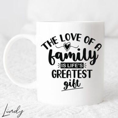 Чаша за подарък с надпис "The love of a family is the greatest gift