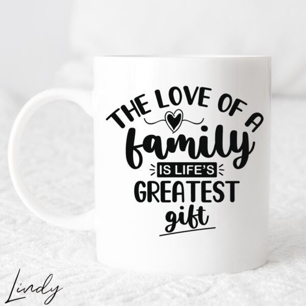 Чаша за подарък с надпис The love of a family is the greatest gift