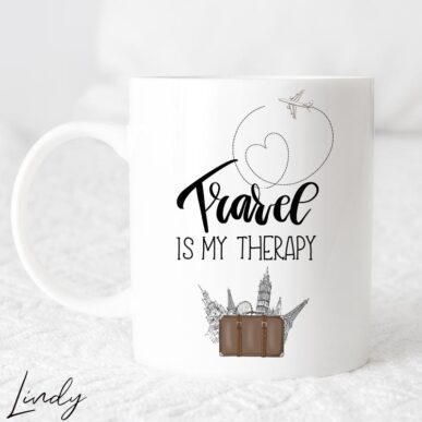 Чаша за подарък с надпис "Travel is my therapy"