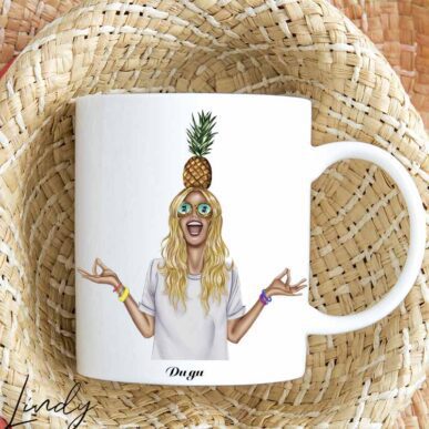 Персонализирана чаша за подарък "Момиче с ананаси"