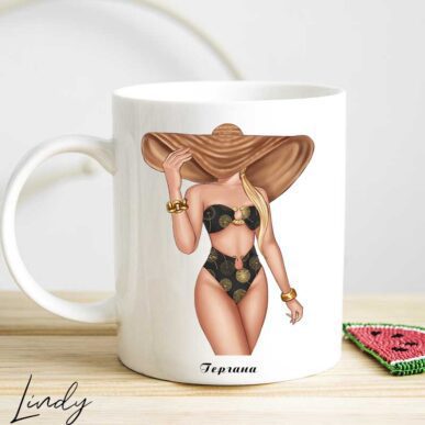 Персонализирана чаша за подарък "Плажно момиче с шапка"