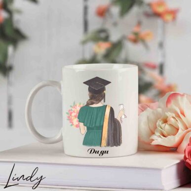 Персонализирана чаша за подарък "Момиче, което се дипломира"