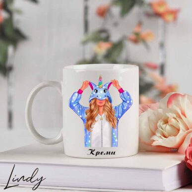 Персонализирана чаша за подарък "Момиче с нощница еднорог"