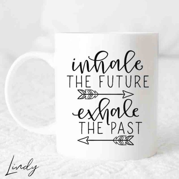 Чаша с надпис Inhale the future exhale the past