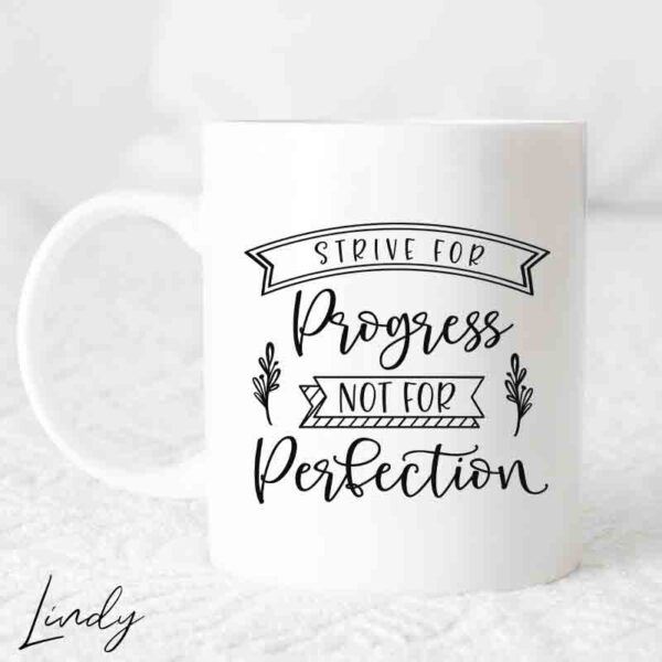 Чаша с надпис Strive for progress not for perfection