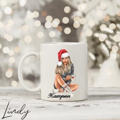 Персонализирана чаша за подарък "Момиче с коледна шапка"
