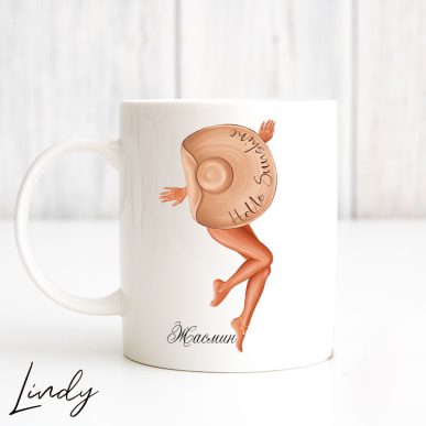 Персонализирана чаша за подарък "Момиче с капела"