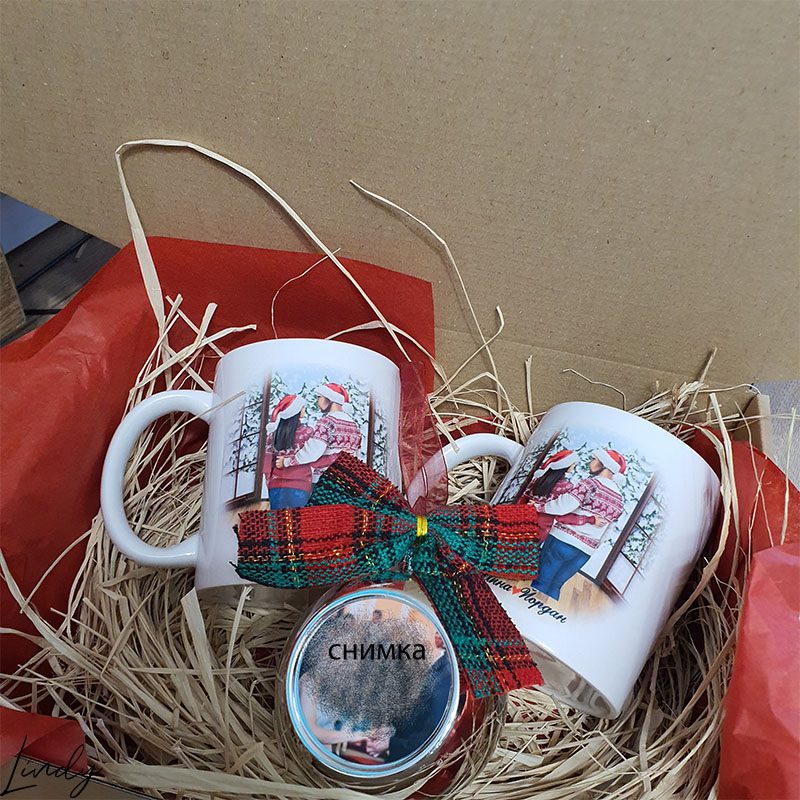 Подаръчен комплект за Коледа от два броя чаши и коледна топка | Lindy Design | Чаша за подарък | Чаша по поръчка Подаръчен комплект за Коледа от два броя чаши и коледна топка