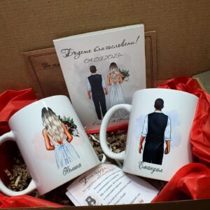 Подаръчна кутия за сватба Lindy   комплект от два броя чаши и картичка