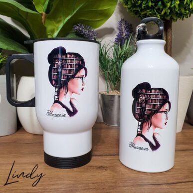 Подаръчен комплект с термо чаша и алуминиева бутилка „Жена-библиотека“ или дизайн по избор