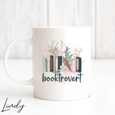 Персонализирана чаша за подарък "Booktrovert"