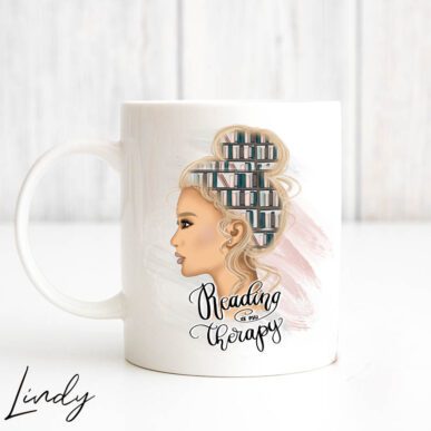 Персонализирана чаша за подарък "Reading is my therapy"