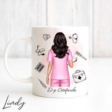 Персонализирана чаша за подарък за доктор с тематични елементи