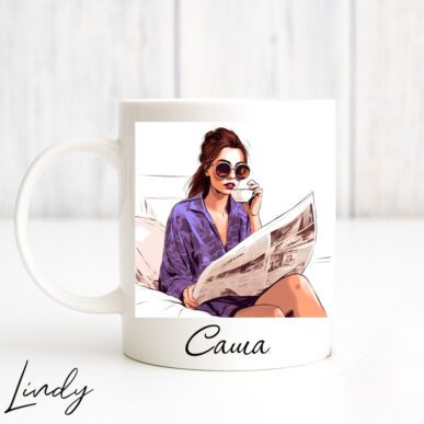 Персонализирана чаша за подарък "Момиче с вестник"