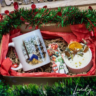 Коледен подаръчен комплект от чаша и ароматна коледна свещ