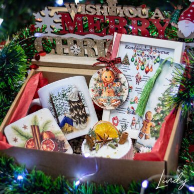 чаша, ароматна коледна свещ, книгоразделител, подложка и постерче