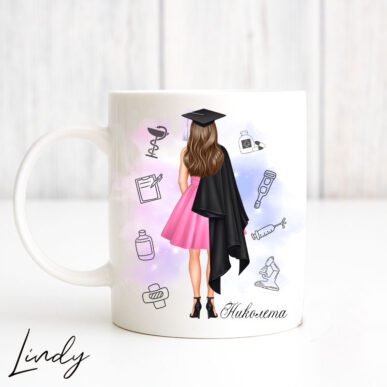 Персонализирана чаша за подарък за дипломиране с тематични елементи