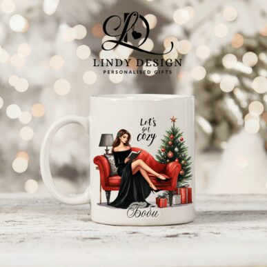 Персонализирана чаша за подарък "Коледно момиче с книга"