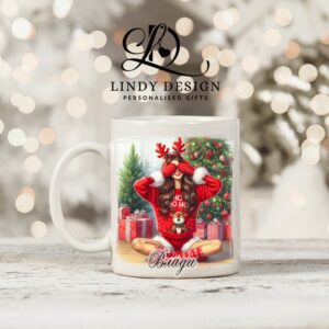 Персонализирана чаша за подарък Момиче пред коледна елха