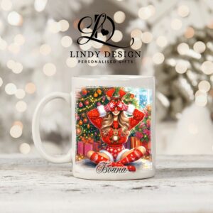 Персонализирана чаша за подарък Момиче пред коледна елха