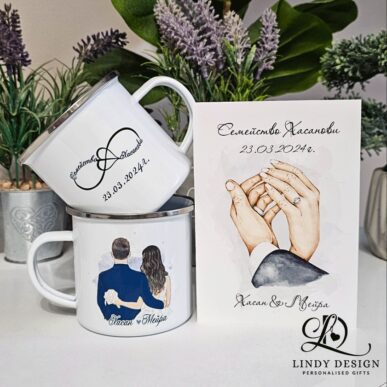 Персонализиран подаръчен комплект за сватба от два броя канчета и картичка