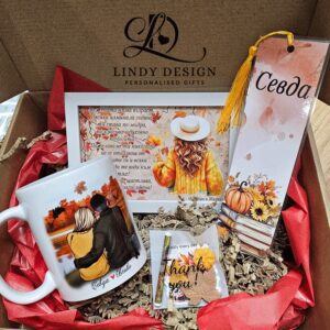 Персонализиран подаръчен комплект от керамична чаша книгоразделител и настолна рамка