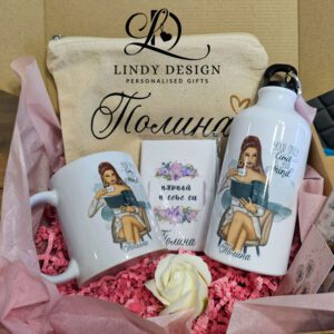 Персонализиран подаръчен комплект от чаша бутилка джобен бележник и козметичен несесер