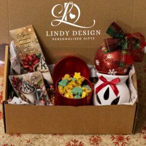 Коледен комплект с арома лампа соеви восъчни топилки метална кутия и коледна топка с персонализация чрез декоративно фолио